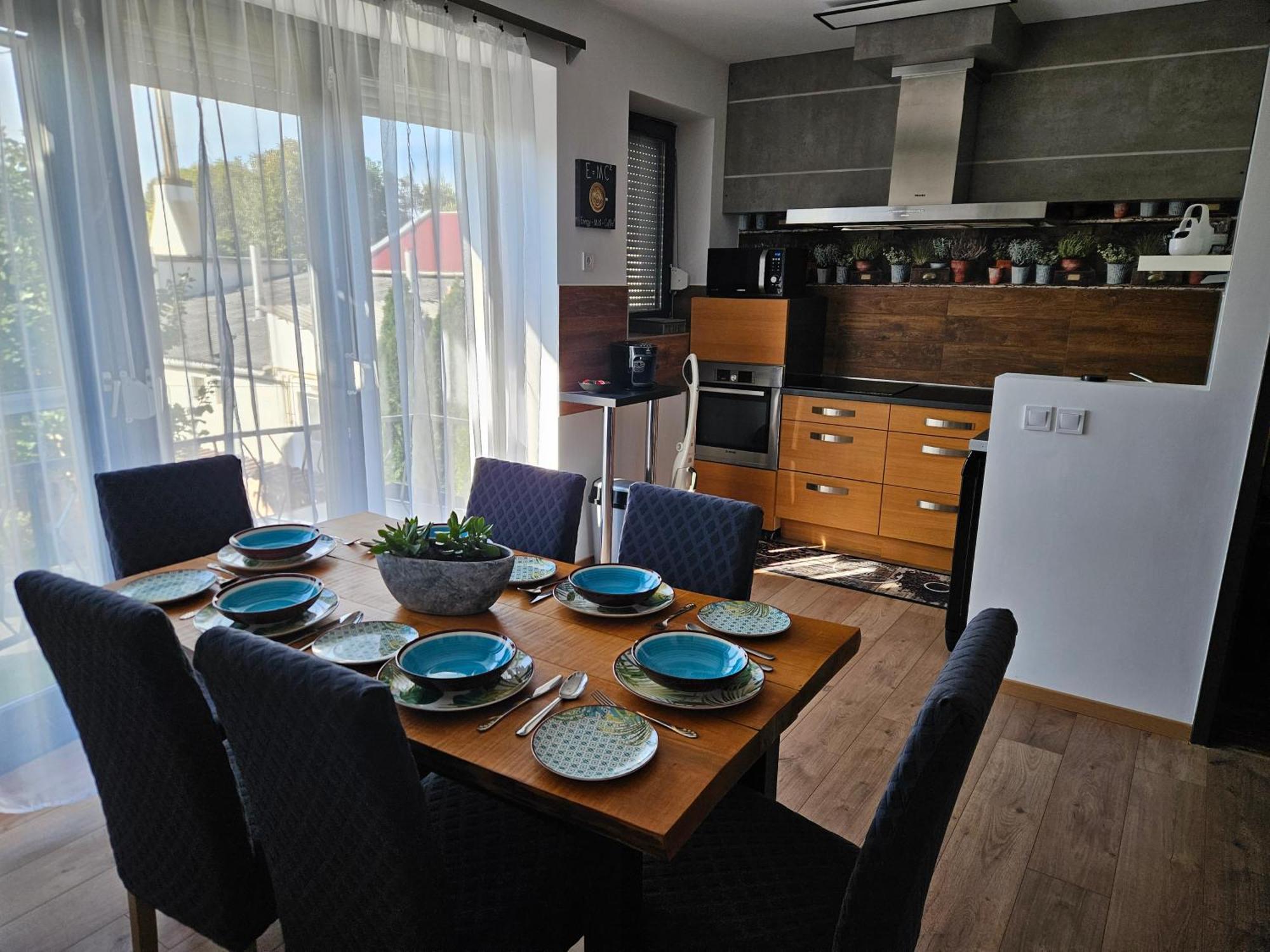 Toelgyes Apartmanhaz Сегед Экстерьер фото